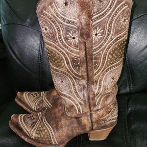 CORRAL WOMENS BOOTS HONEY EMBROIDERED AND STUDS SZ 8.5